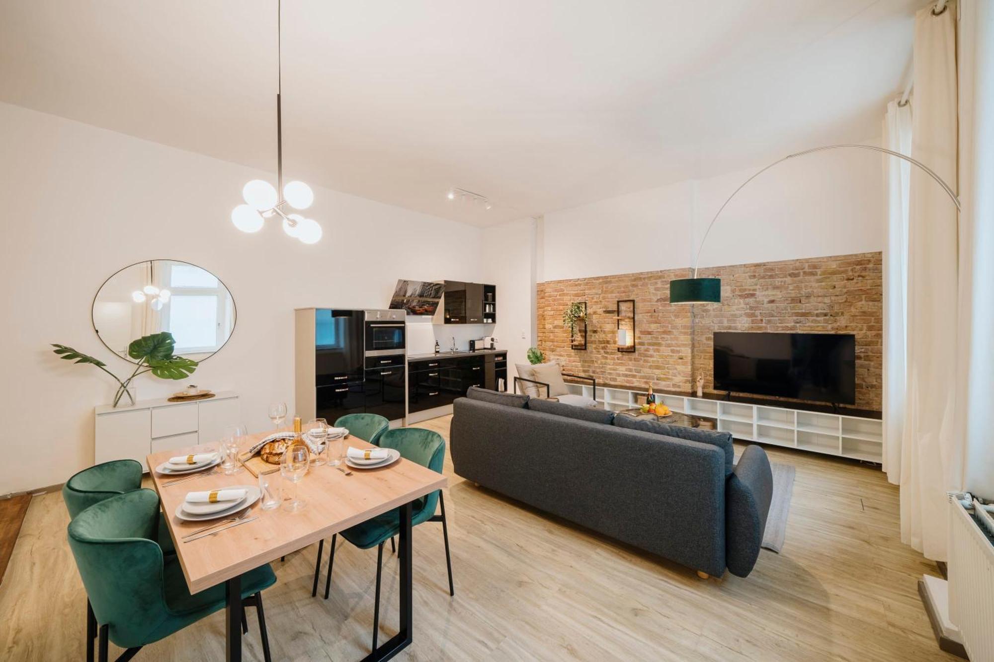 Homely - Quiet, Large Living Area, Courtyard I Supermarket Appartement *