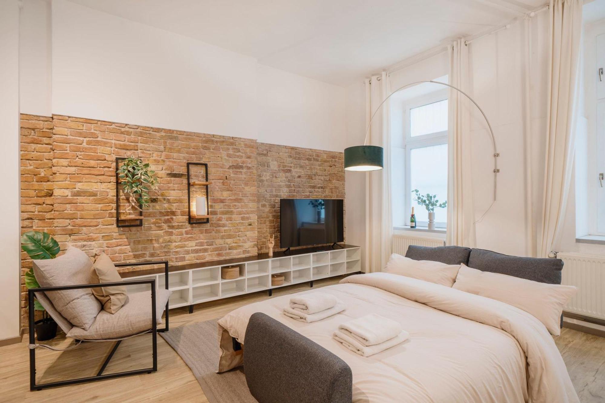 Homely - Quiet, Large Living Area, Courtyard I Supermarket * Berlijn
